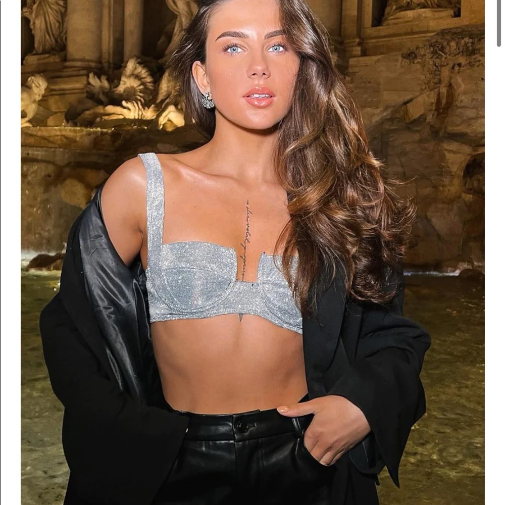 NWT White fox boutique Burst your bubble crop top in silver